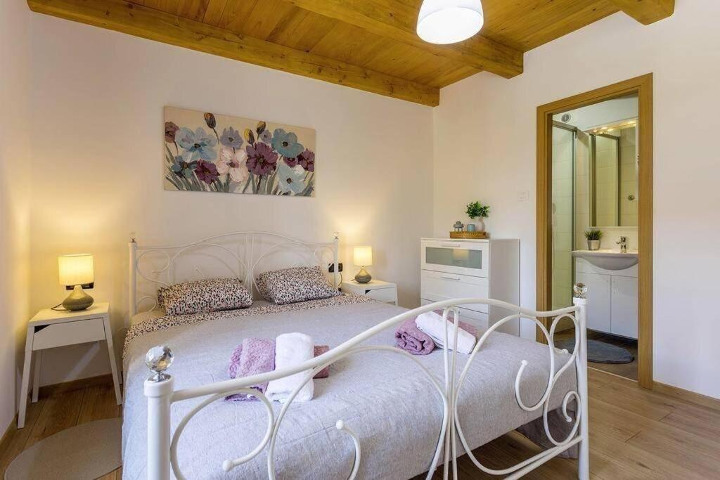 House Kristina **** Villa Burići Eksteriør billede