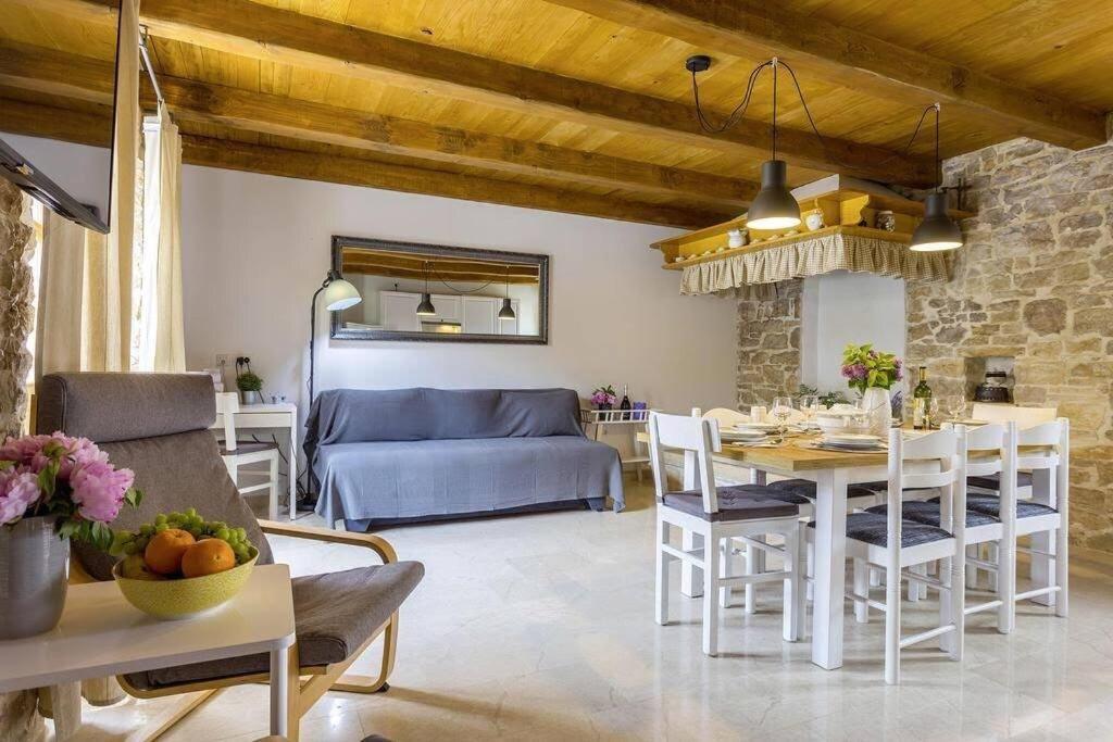 House Kristina **** Villa Burići Eksteriør billede