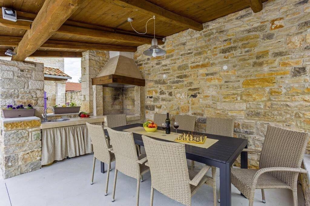House Kristina **** Villa Burići Eksteriør billede