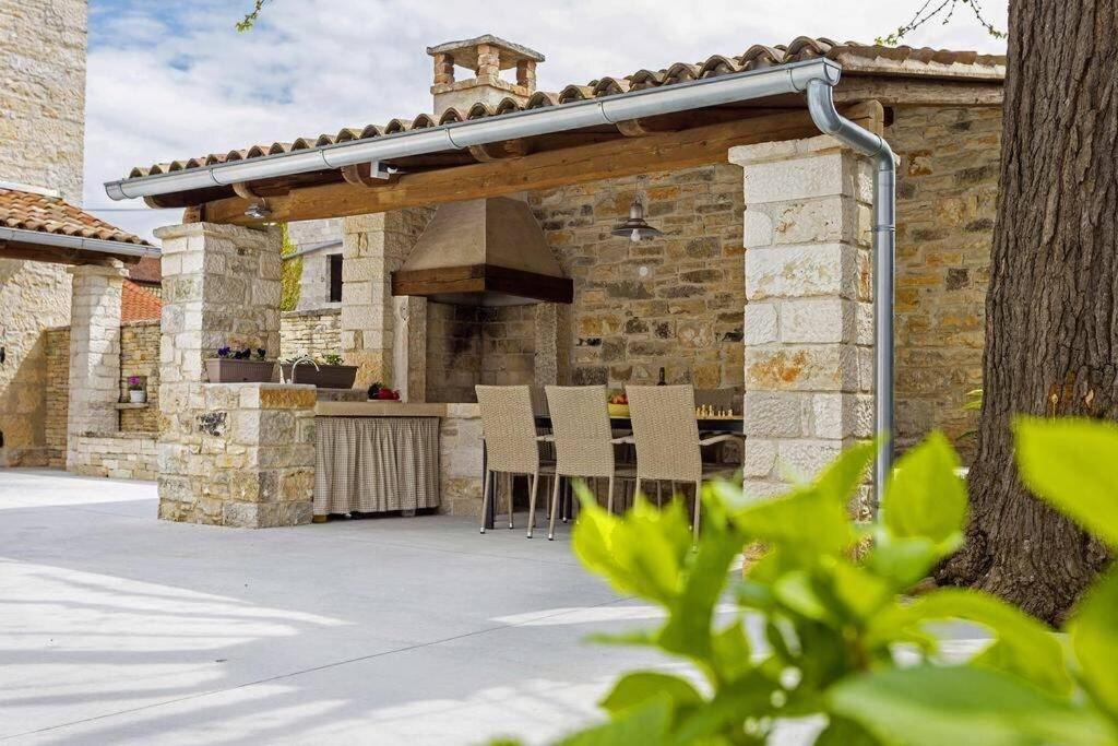 House Kristina **** Villa Burići Eksteriør billede