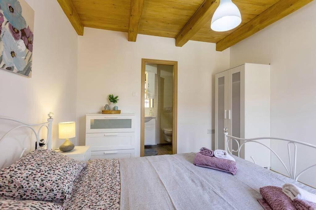 House Kristina **** Villa Burići Eksteriør billede