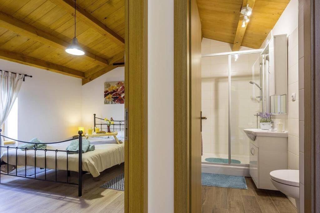 House Kristina **** Villa Burići Eksteriør billede